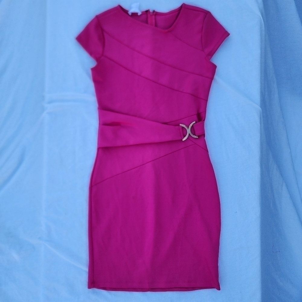 Venus Fuchsia Stretch Bodycon Mini Sleeve dress with gold buckle Size Small